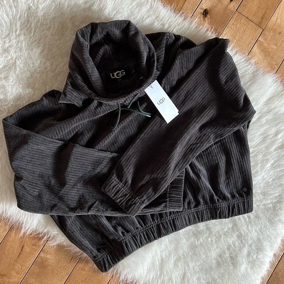 NWT 🖤UGG🖤 RTW pullover top - Picture 4 of 16